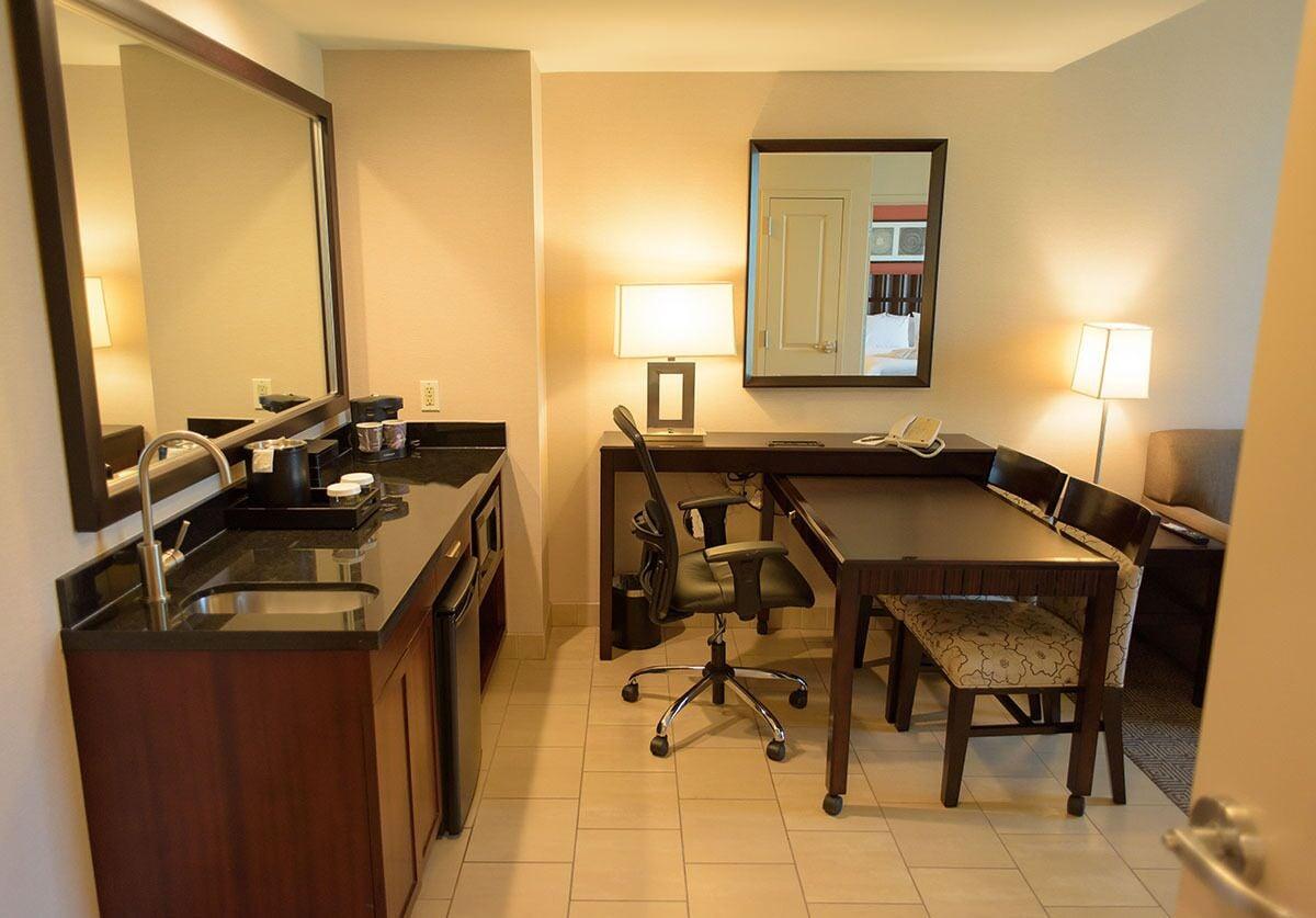 Embassy Suites Ontario - Airport Bagian luar foto
