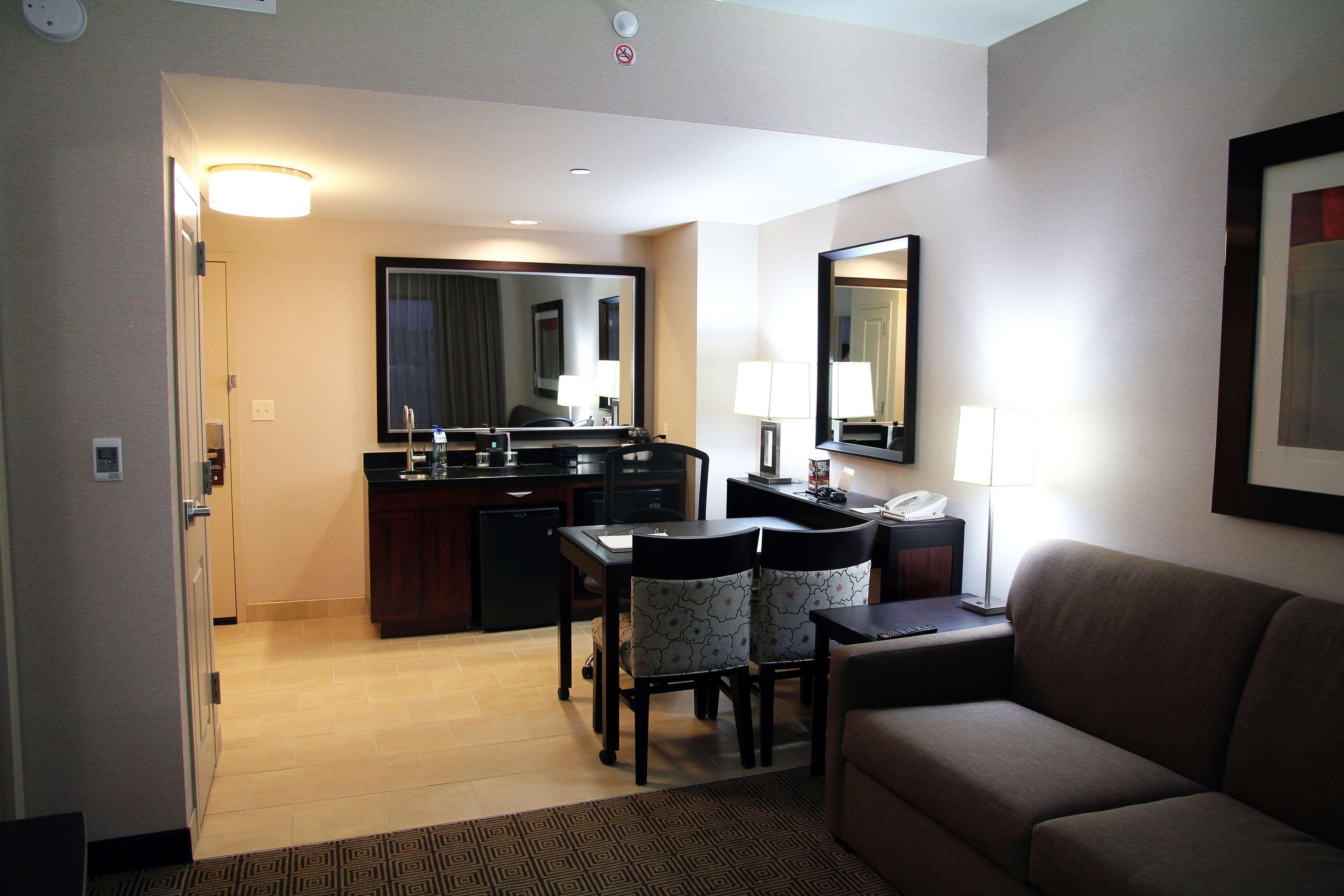 Embassy Suites Ontario - Airport Ruang foto