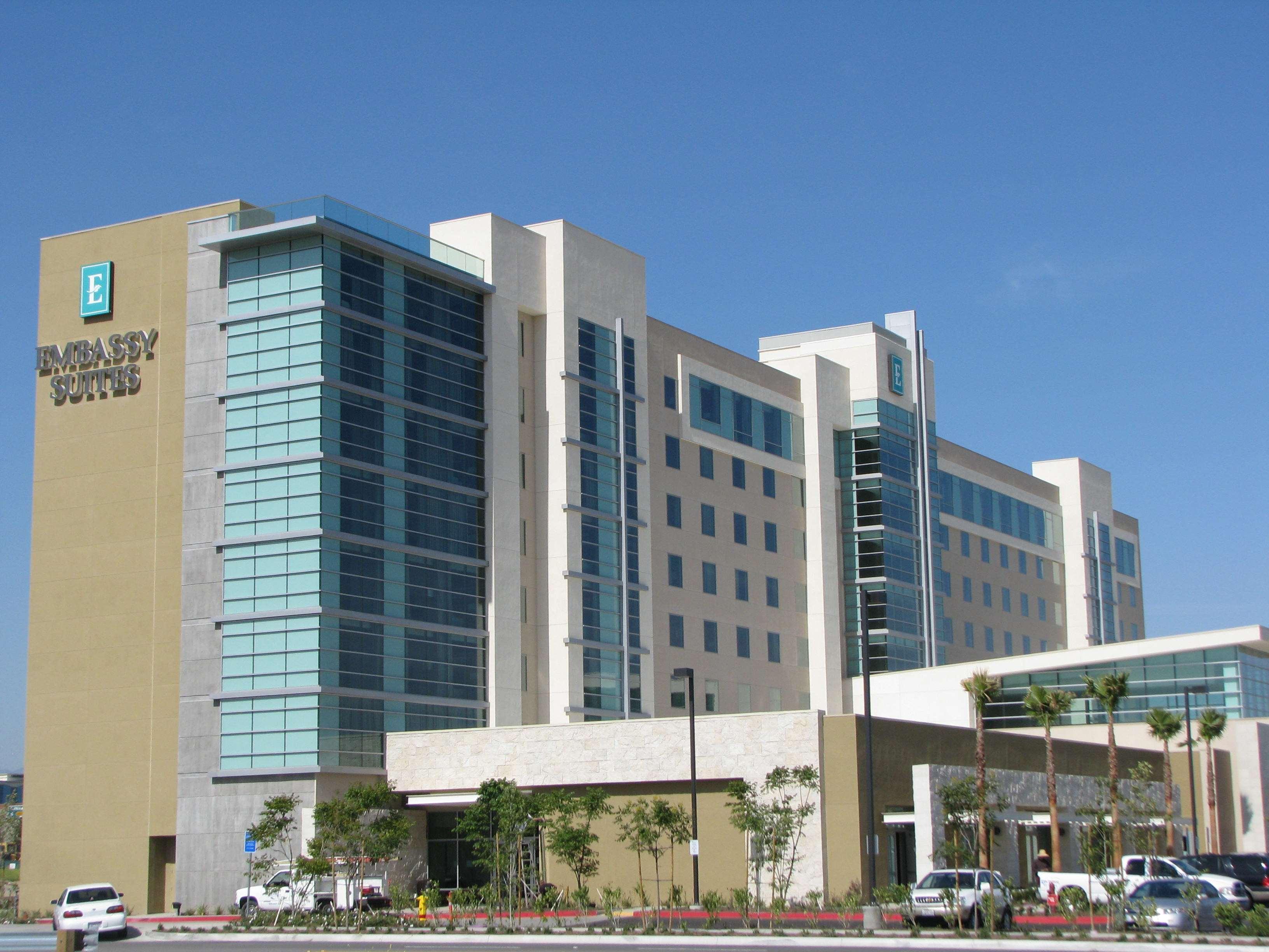 Embassy Suites Ontario - Airport Bagian luar foto