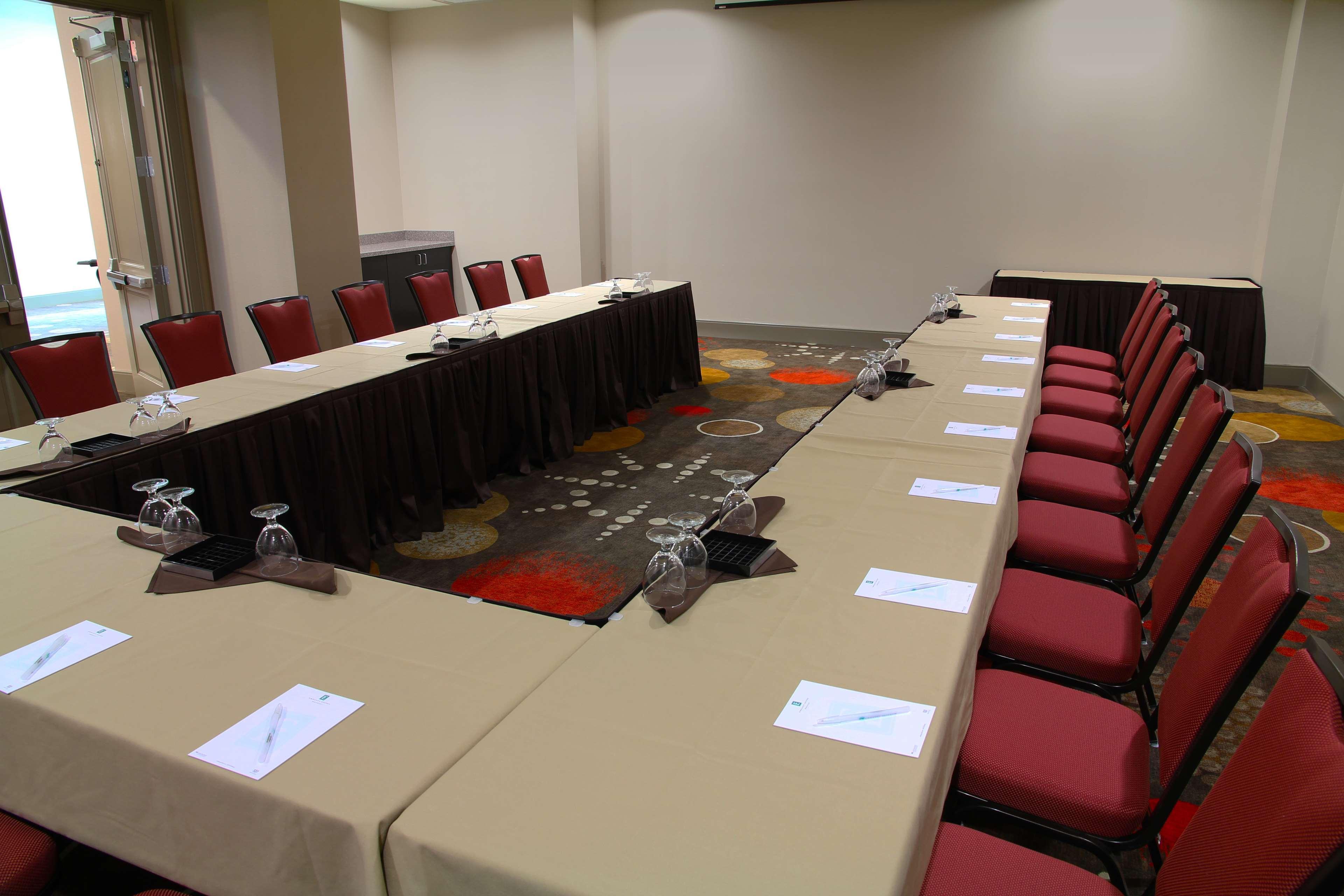 Embassy Suites Ontario - Airport Bisnis foto