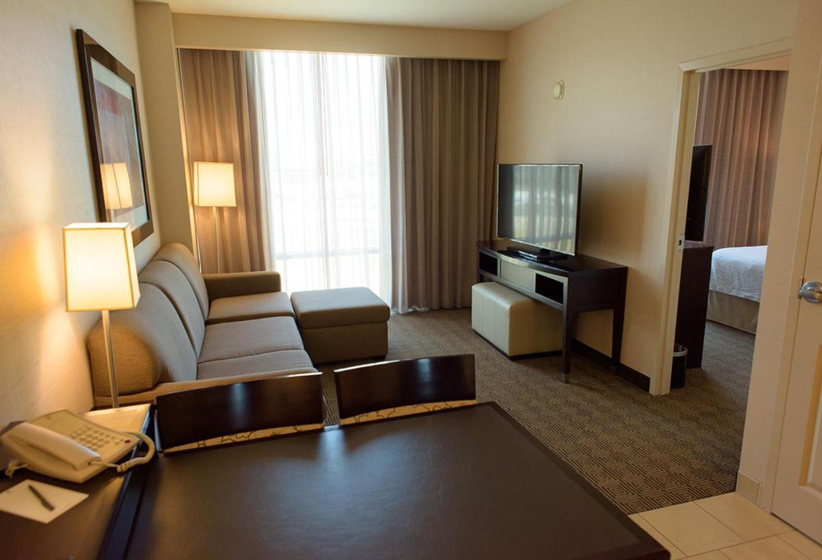 Embassy Suites Ontario - Airport Bagian luar foto