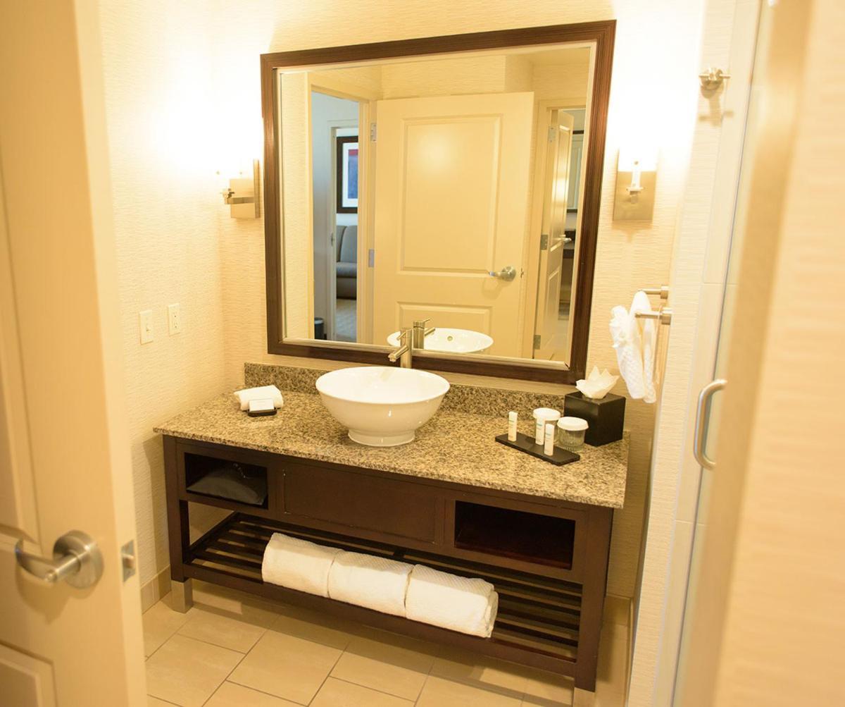 Embassy Suites Ontario - Airport Bagian luar foto
